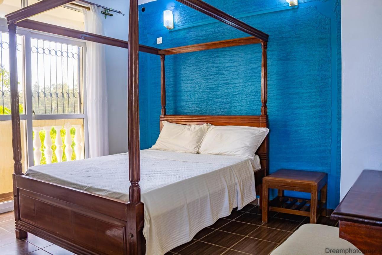 One Bedroom Near Sarova view 4