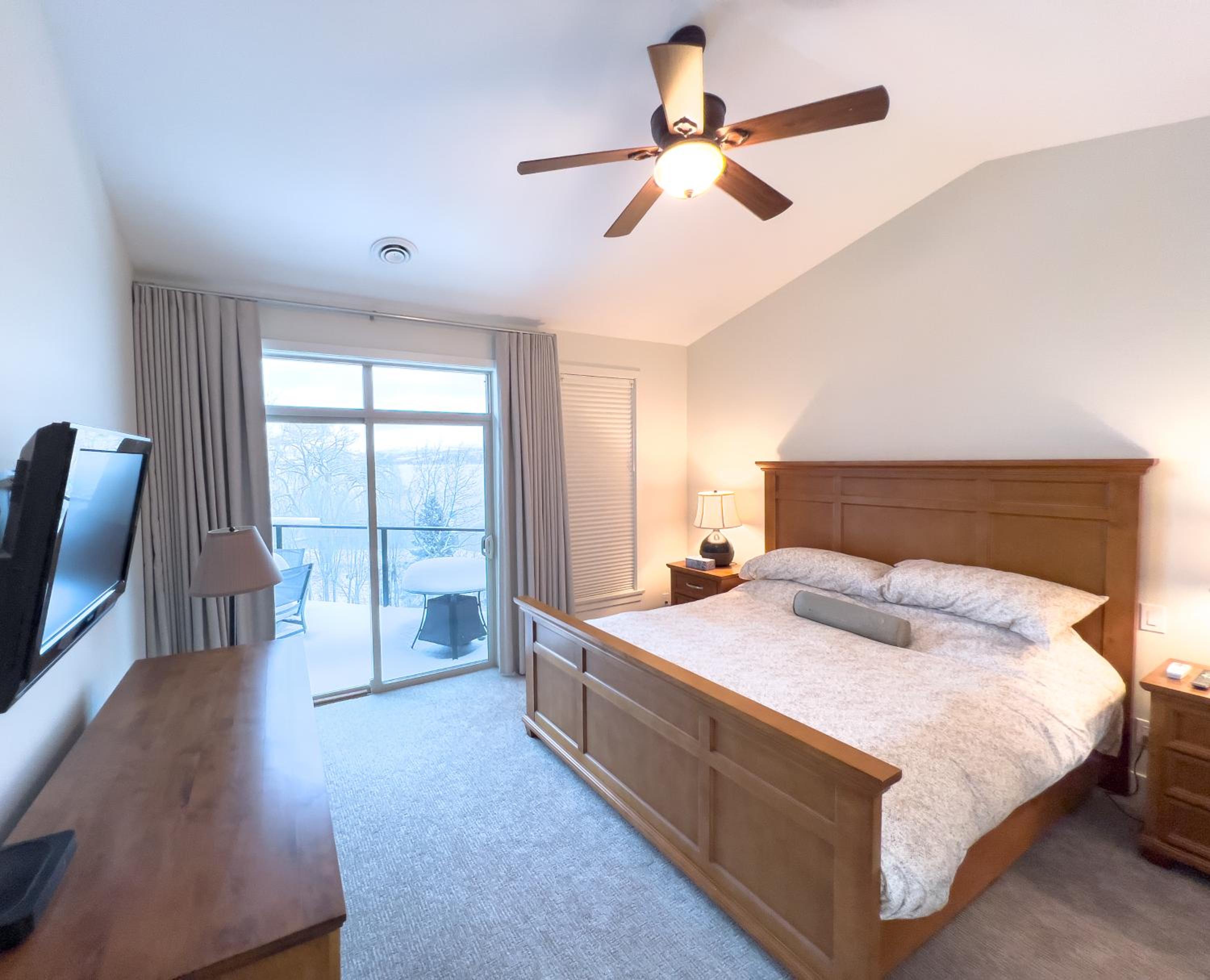 Lakeside Luxe Haven