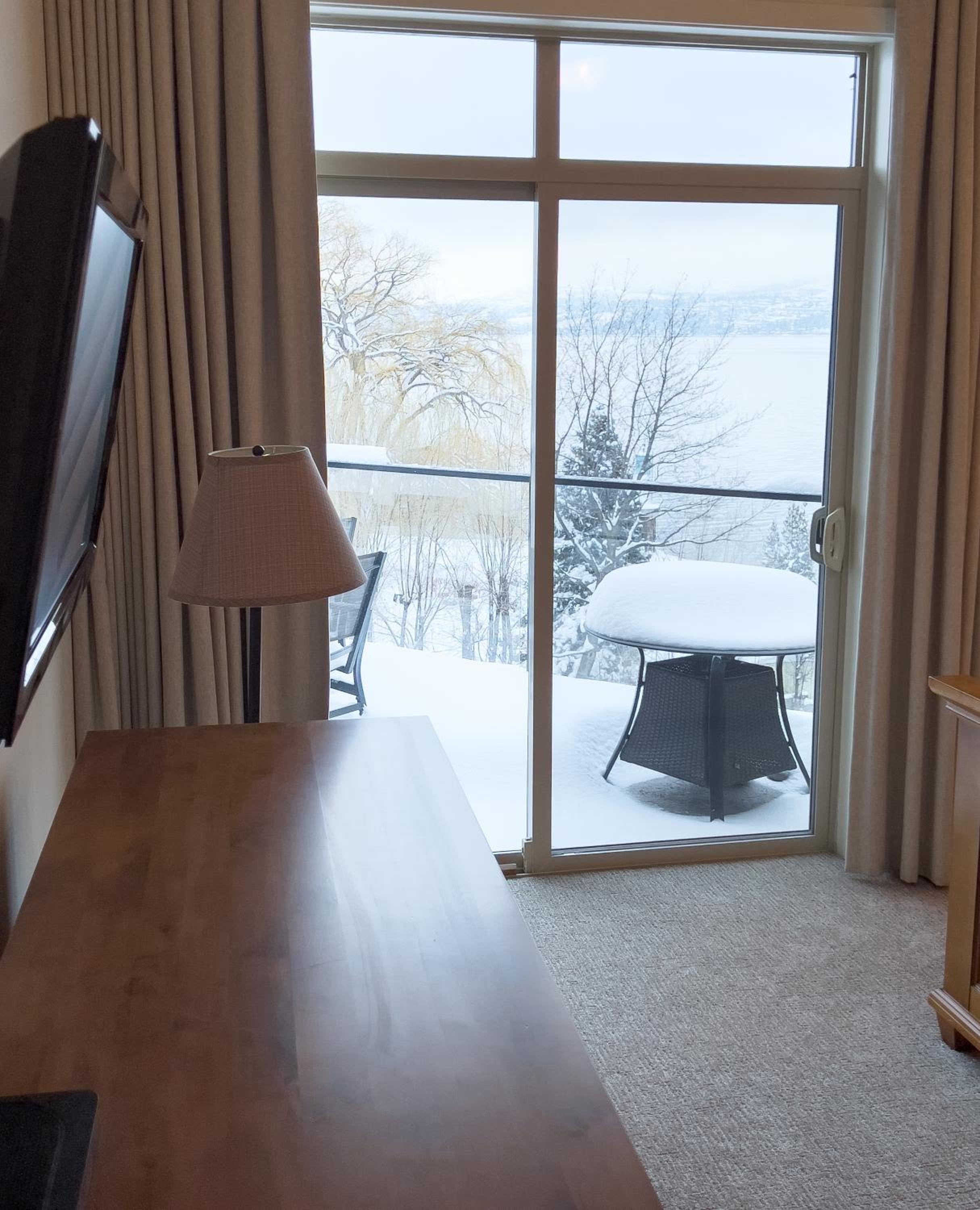 Lakeside Luxe Haven