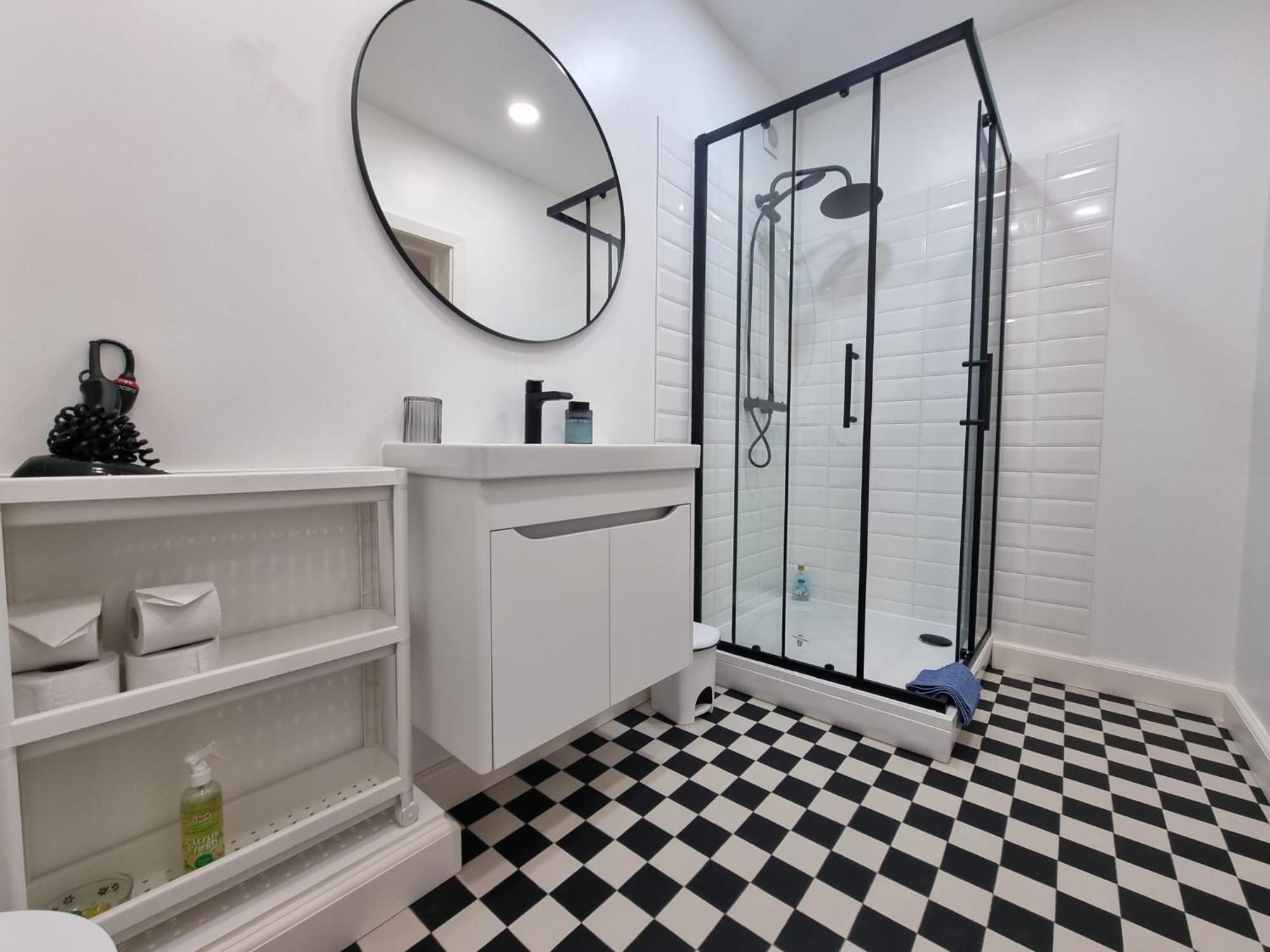 City Inn River view 2 Bedroom apartment with parking view 4