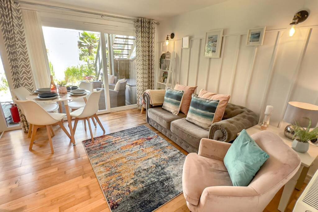 Cornish Beach Retreat - 10 Min Walk to Beach! view 2