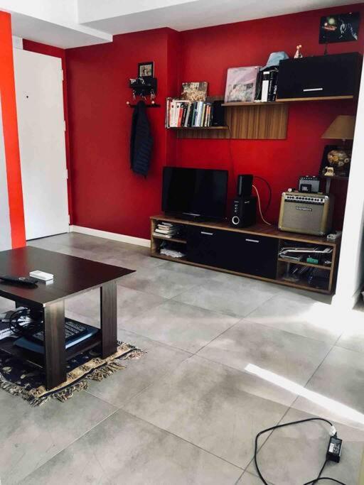 Modern and spacious apartment near the metro