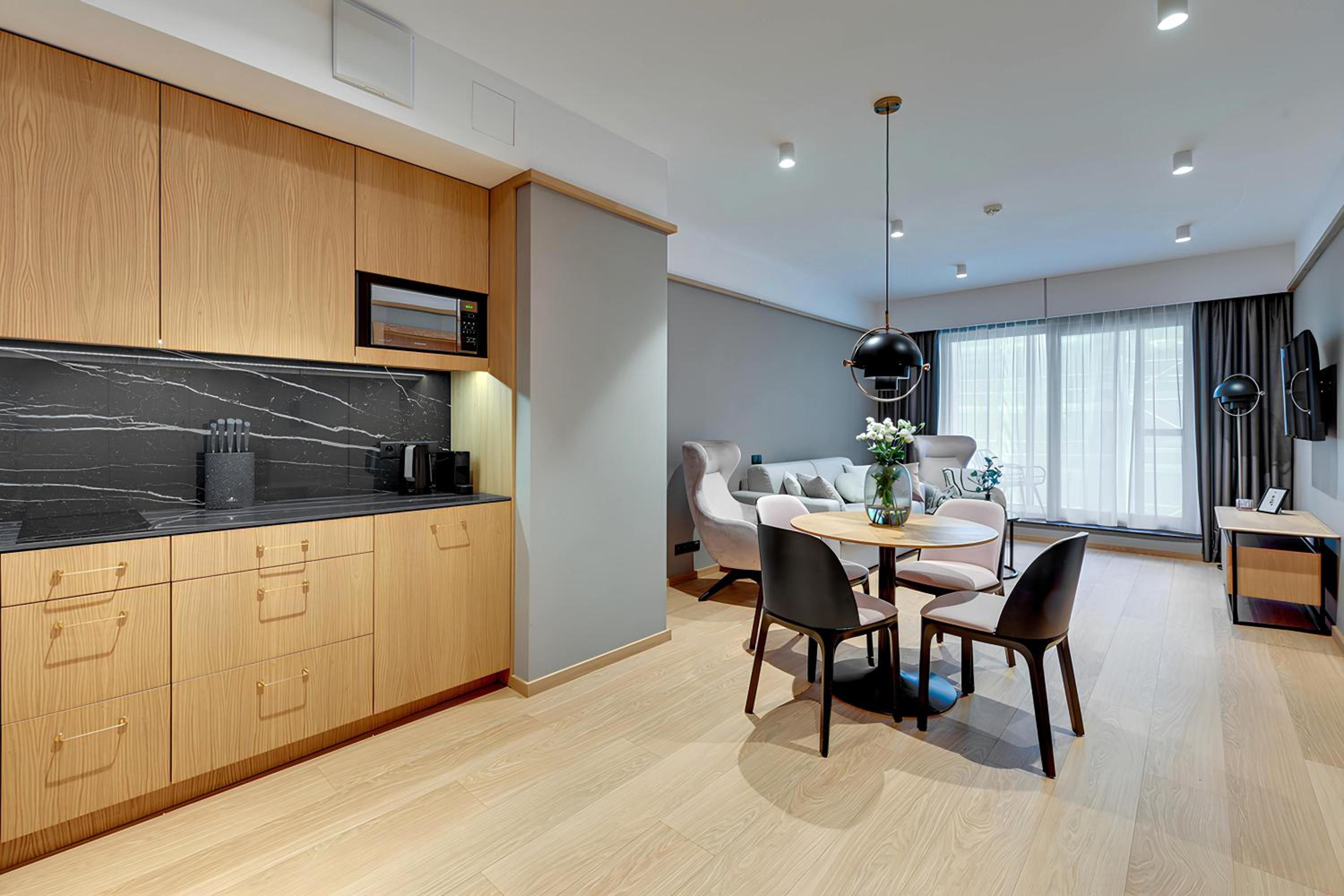 Deo Plaza Apartments