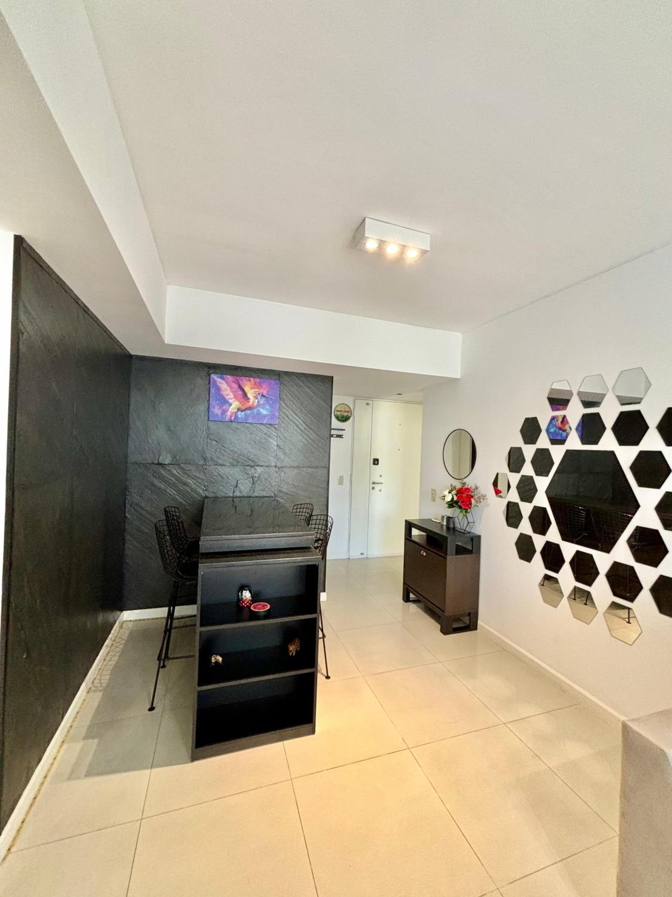 Bright modern apartment with full amenities and parking with 24hs security