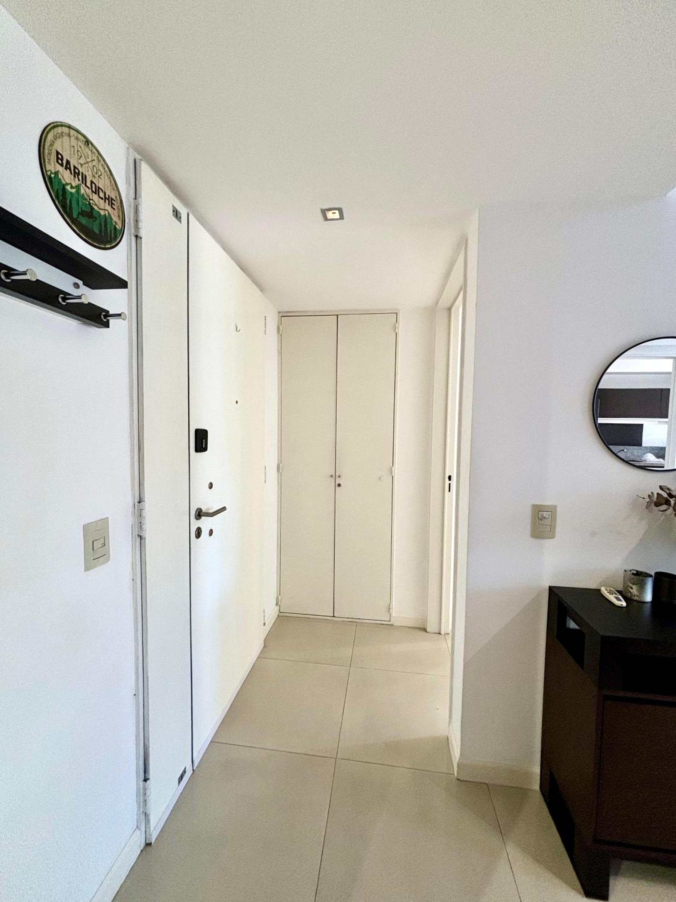 Bright modern apartment with full amenities and parking with 24hs security