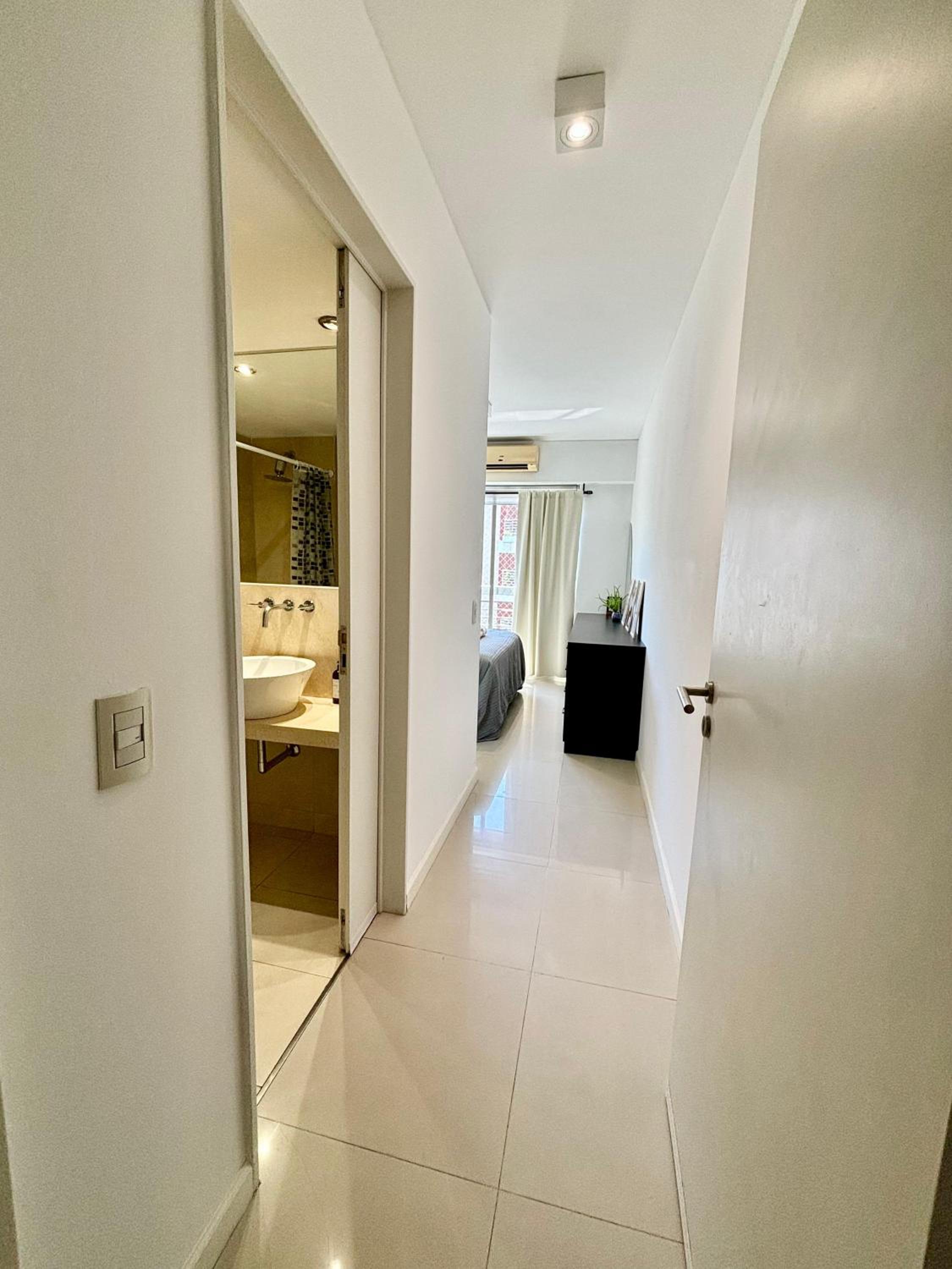 Bright modern apartment with full amenities and parking with 24hs security