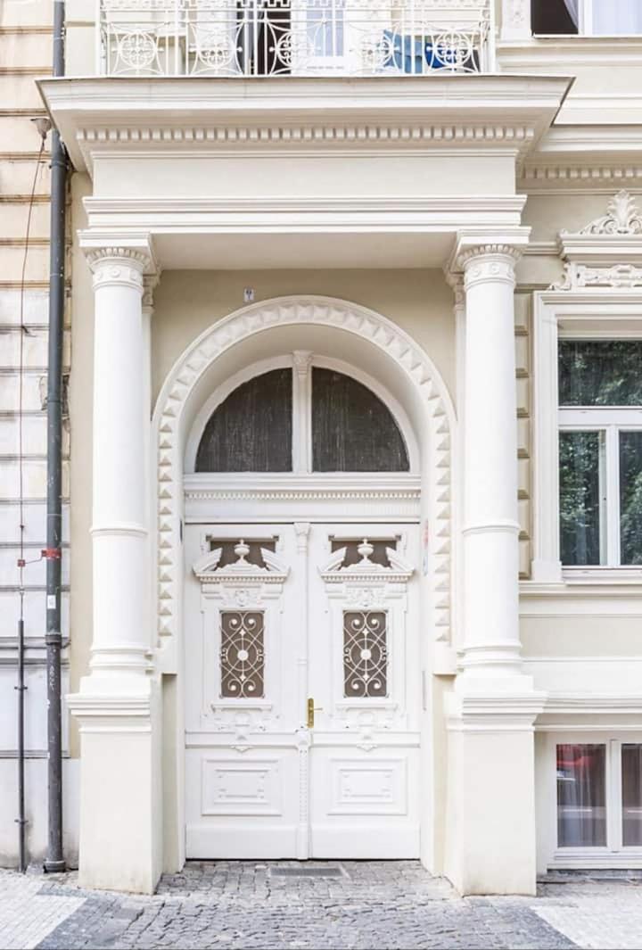 Wenceslas' Shi apartmen 02