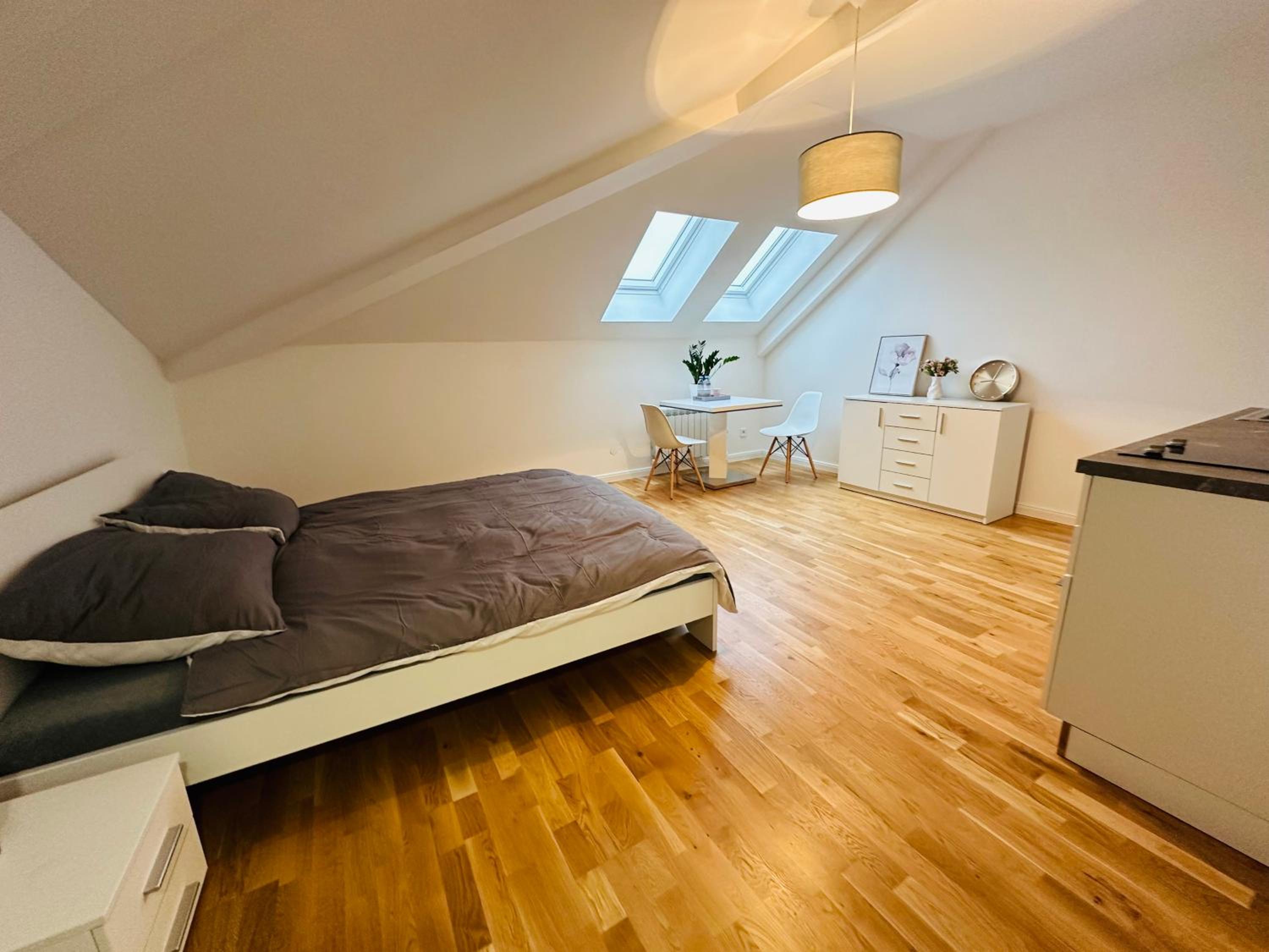 Wenceslas' Shi apartmen 02