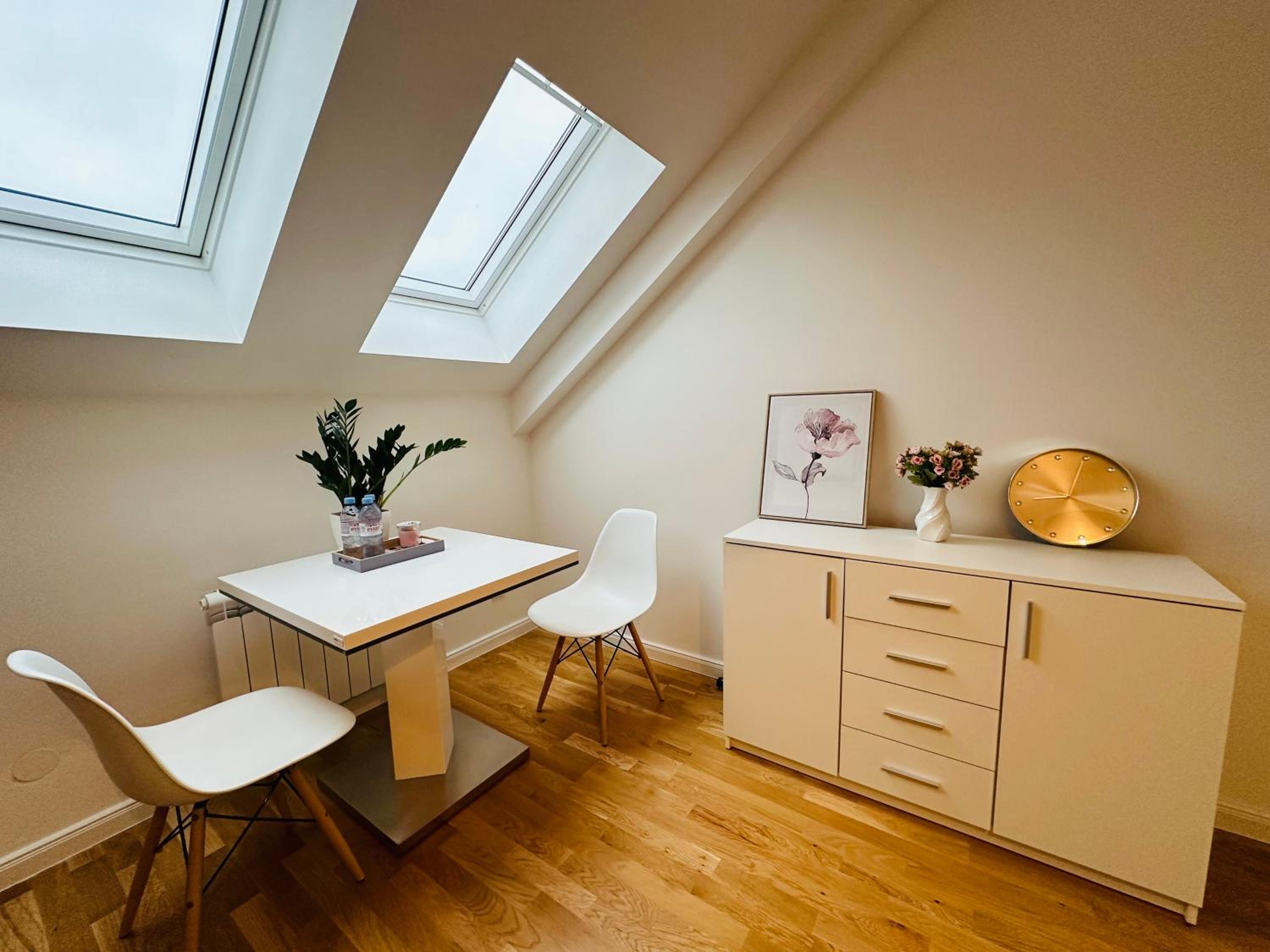 Wenceslas' Shi apartmen 02