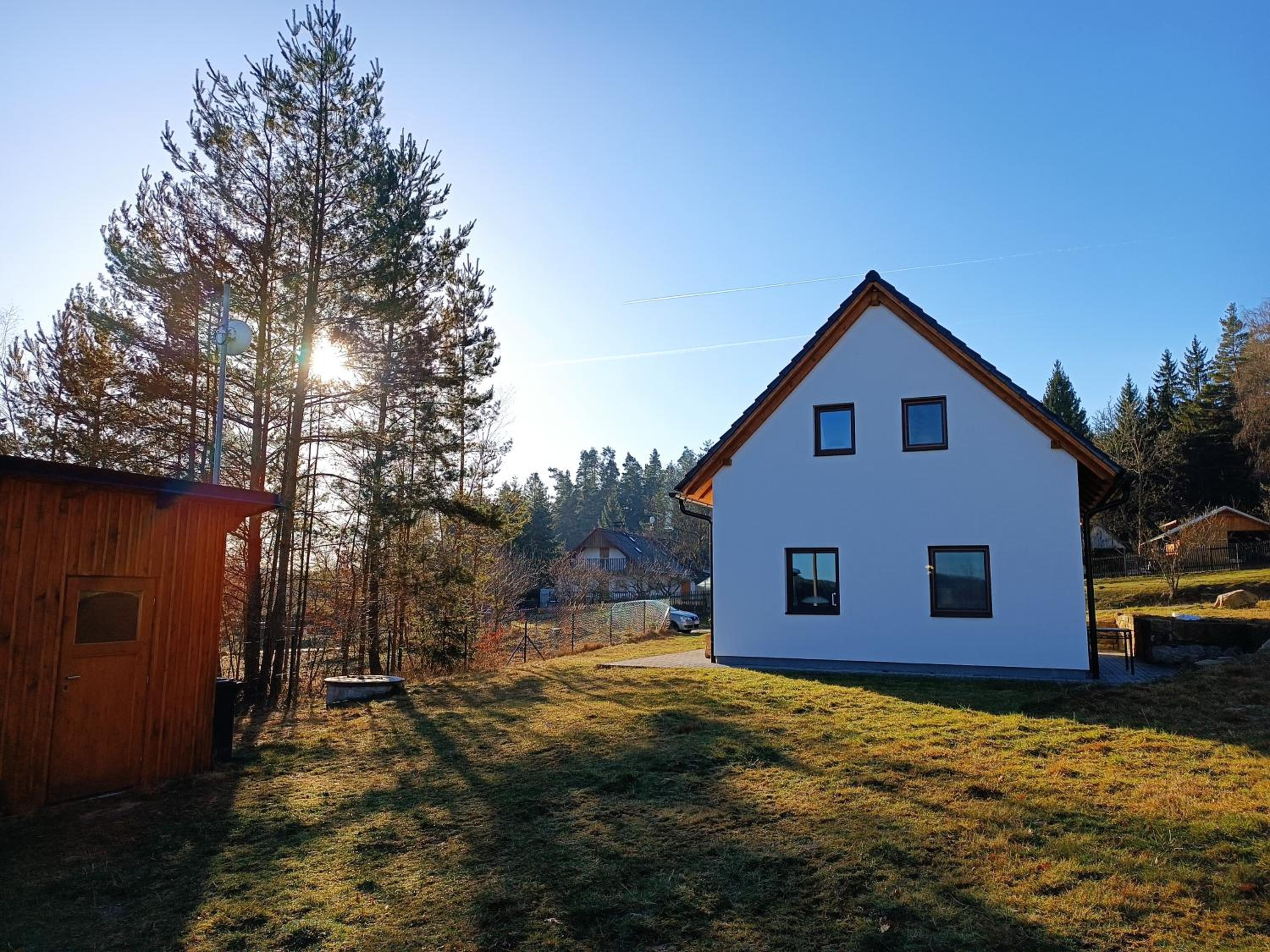 Klidná lokalita Na kraji lesa, celý dům s úschovnu kol
