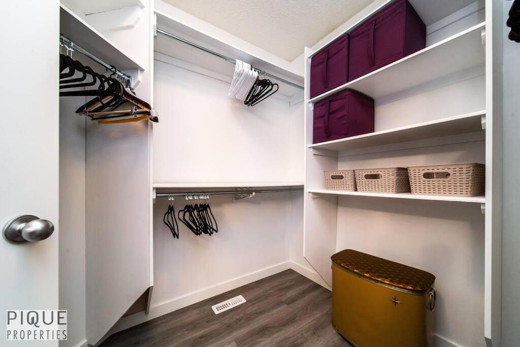 The Obsolete Suite - King Bed - Fireplace - Pet Friendly