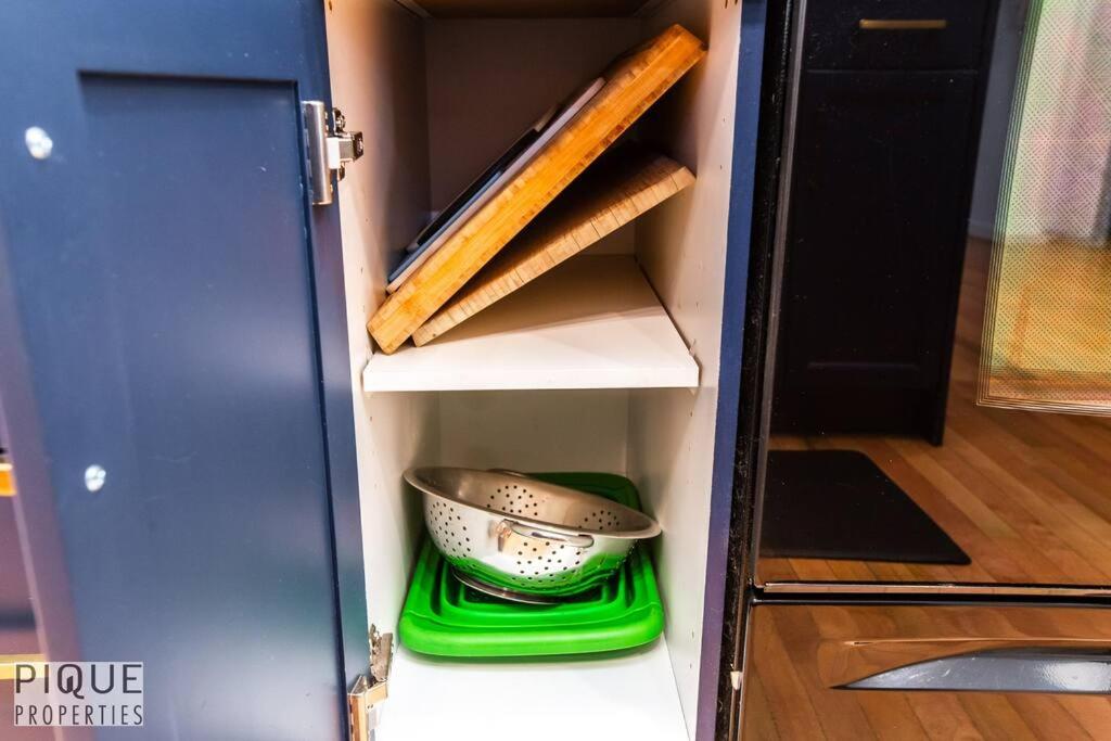 The Obsolete Suite - King Bed - Fireplace - Pet Friendly