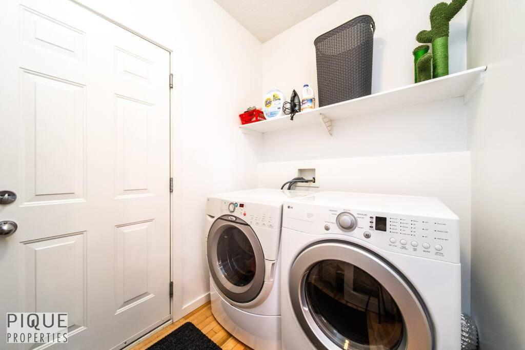The Obsolete Suite - King Bed - Fireplace - Pet Friendly