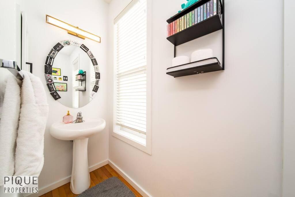 The Obsolete Suite - King Bed - Fireplace - Pet Friendly