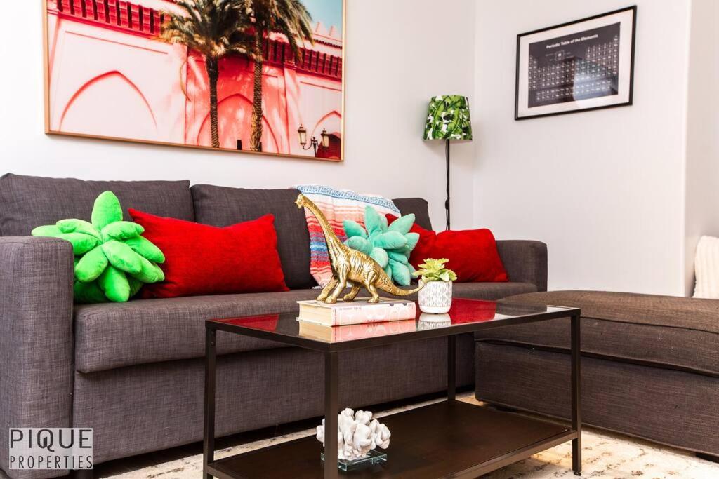 The Obsolete Suite - King Bed - Fireplace - Pet Friendly