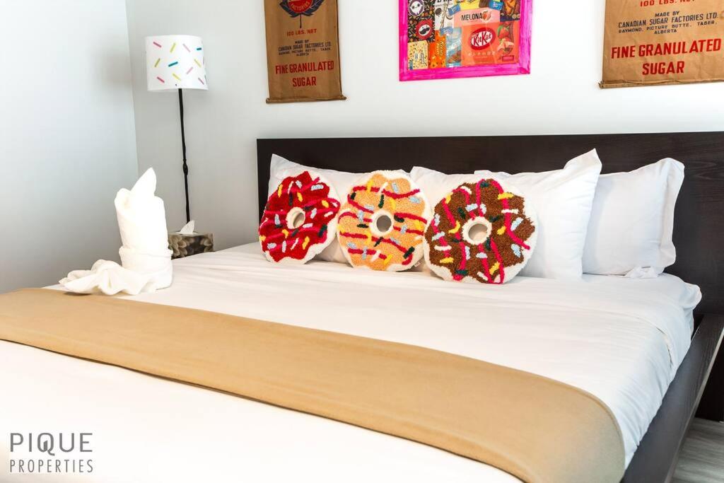 The Obsolete Suite - King Bed - Fireplace - Pet Friendly