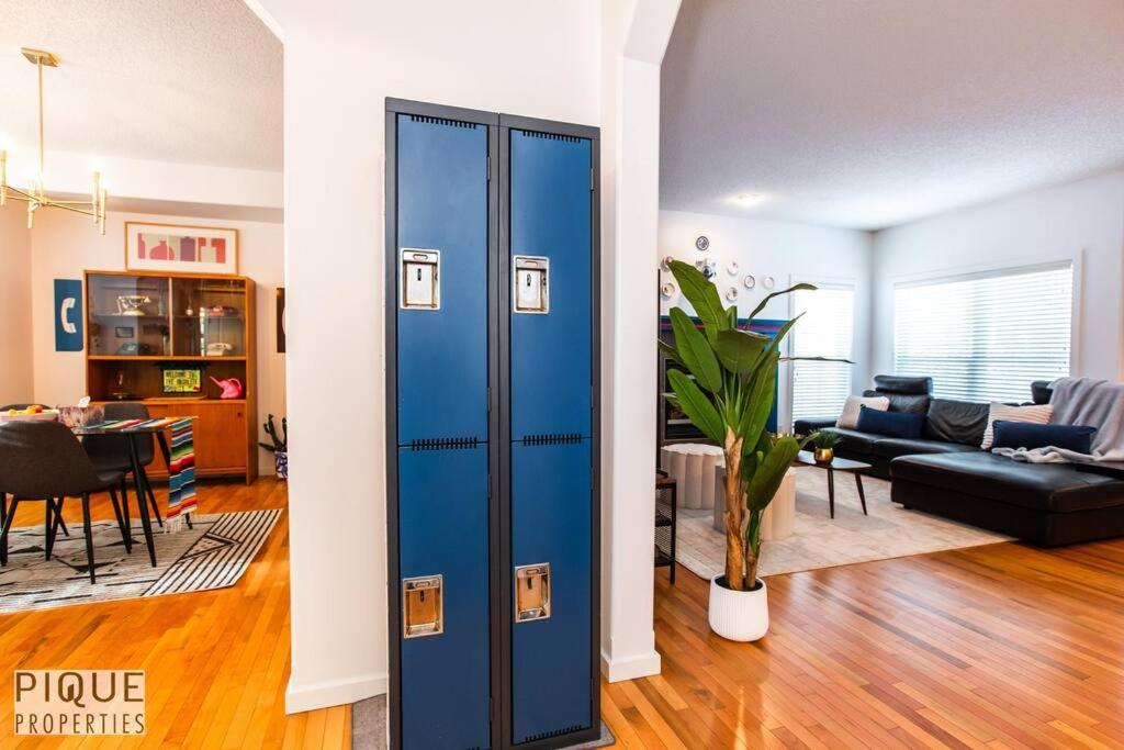 The Obsolete Suite - King Bed - Fireplace - Pet Friendly