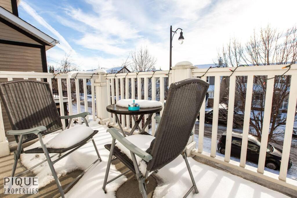 The Obsolete Suite - King Bed - Fireplace - Pet Friendly
