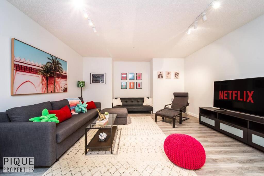The Obsolete Suite - King Bed - Fireplace - Pet Friendly