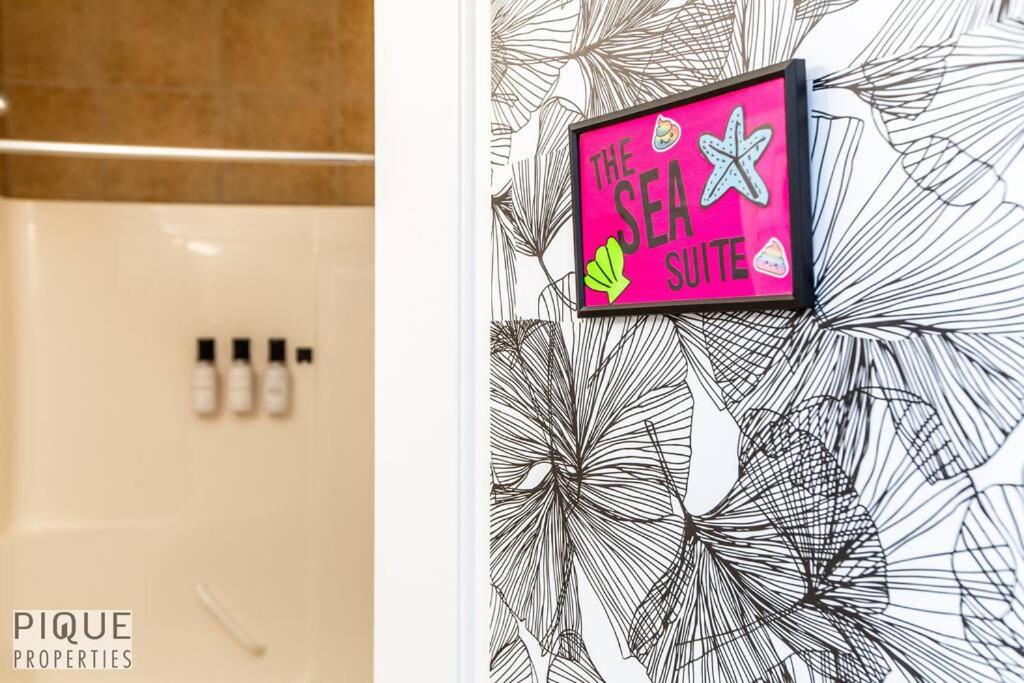 The Obsolete Suite - King Bed - Fireplace - Pet Friendly