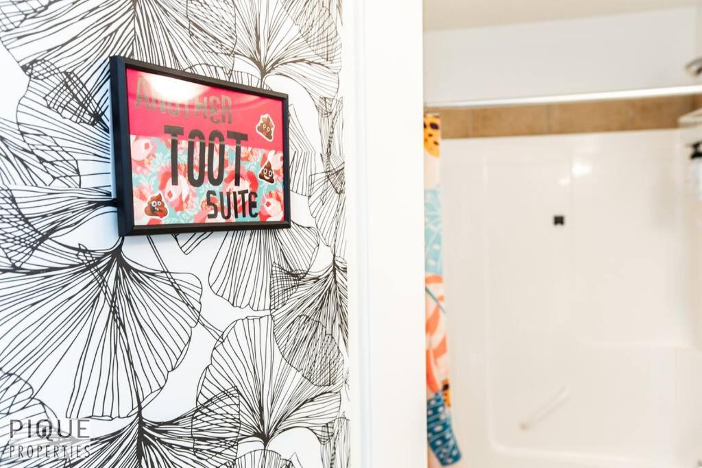 The Obsolete Suite - King Bed - Fireplace - Pet Friendly