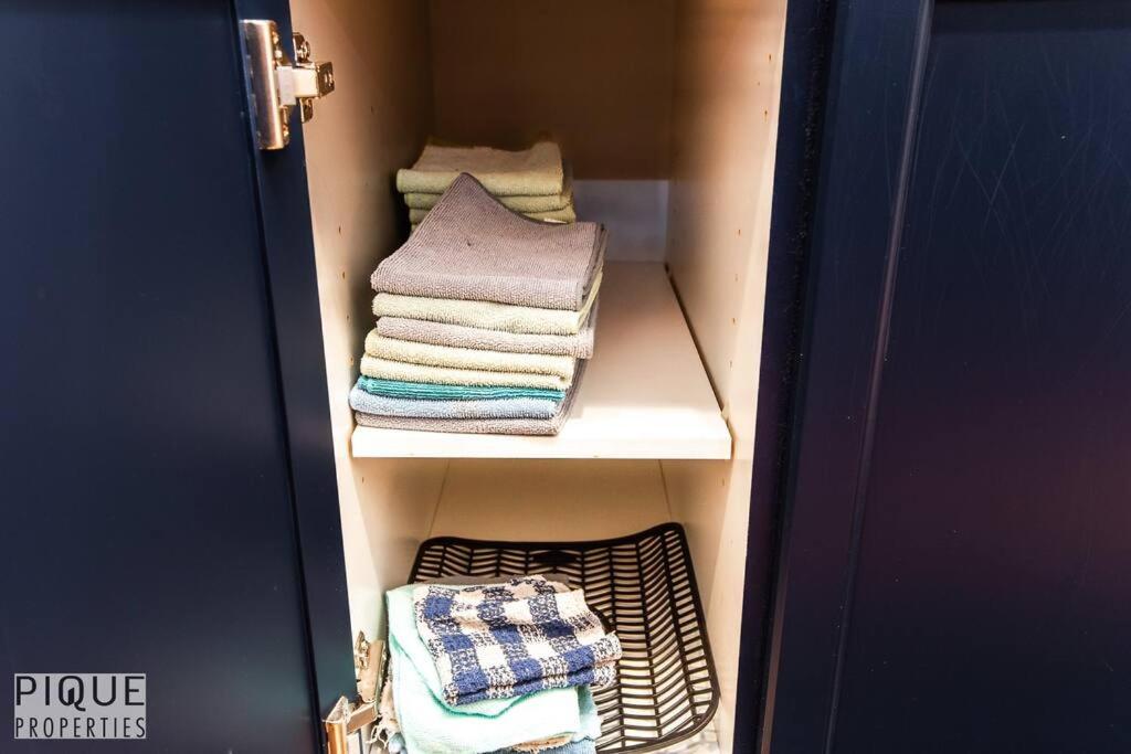 The Obsolete Suite - King Bed - Fireplace - Pet Friendly