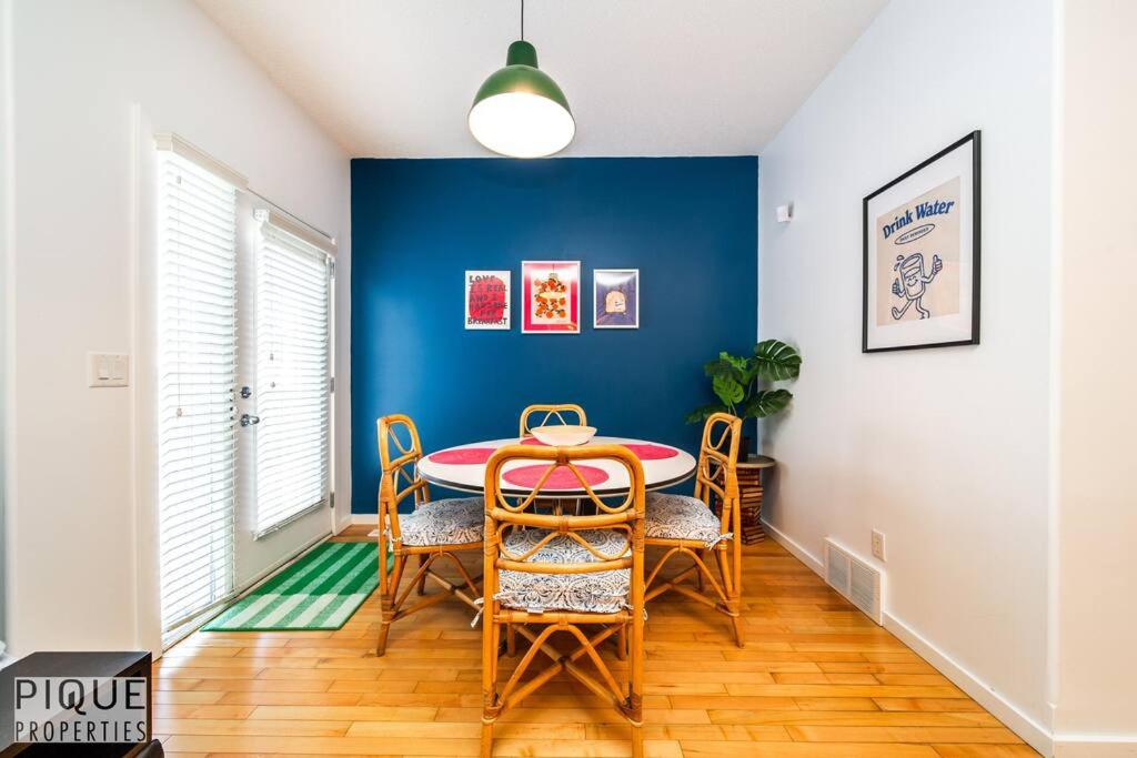 The Obsolete Suite - King Bed - Fireplace - Pet Friendly
