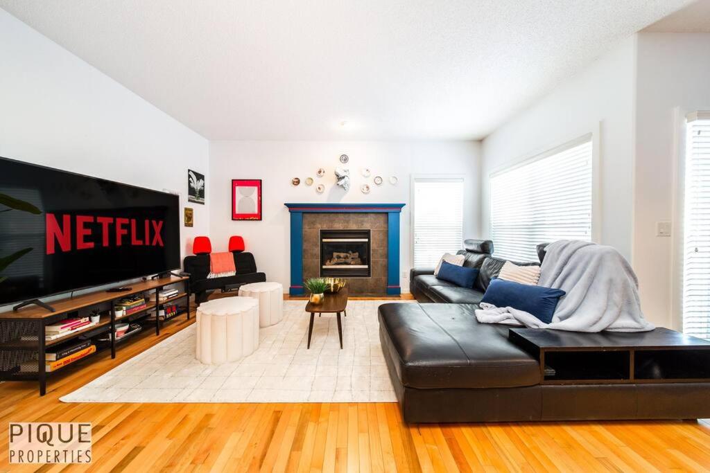 The Obsolete Suite - King Bed - Fireplace - Pet Friendly