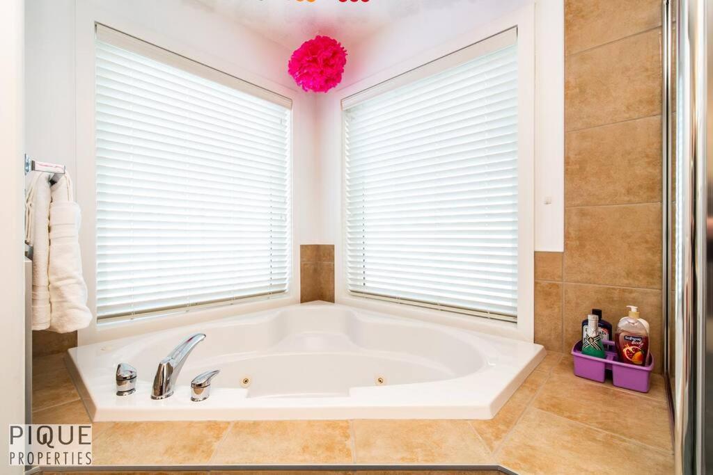 The Obsolete Suite - King Bed - Fireplace - Pet Friendly