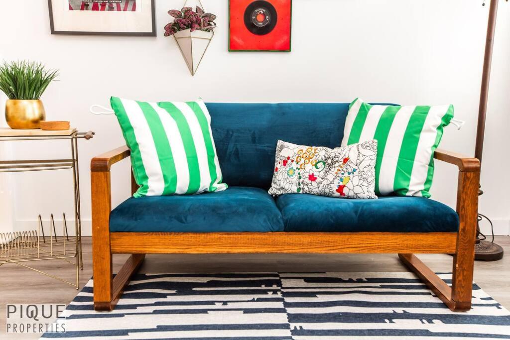 The Obsolete Suite - King Bed - Fireplace - Pet Friendly