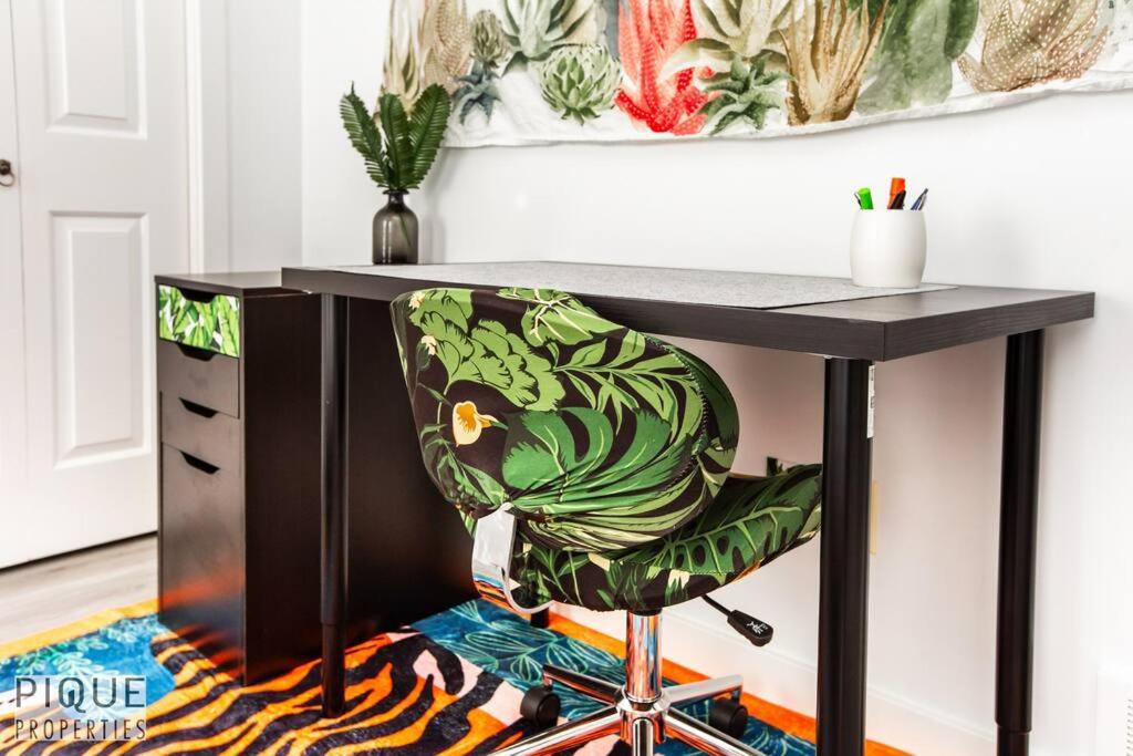 The Obsolete Suite - King Bed - Fireplace - Pet Friendly