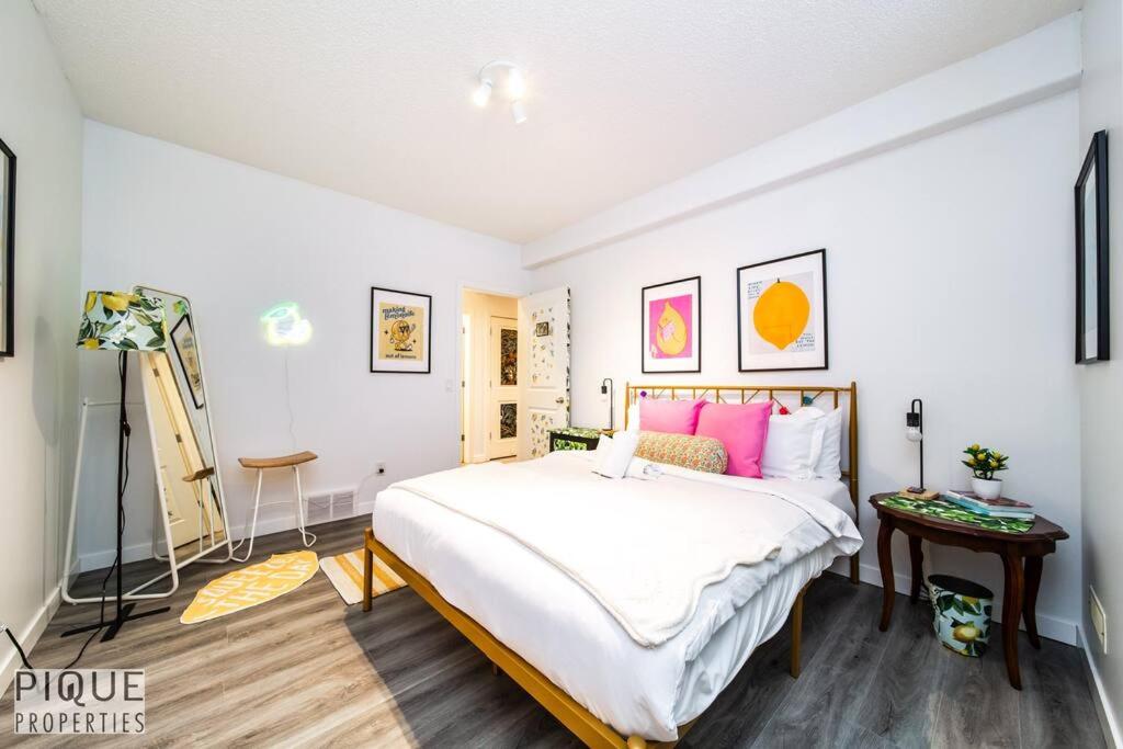 The Obsolete Suite - King Bed - Fireplace - Pet Friendly