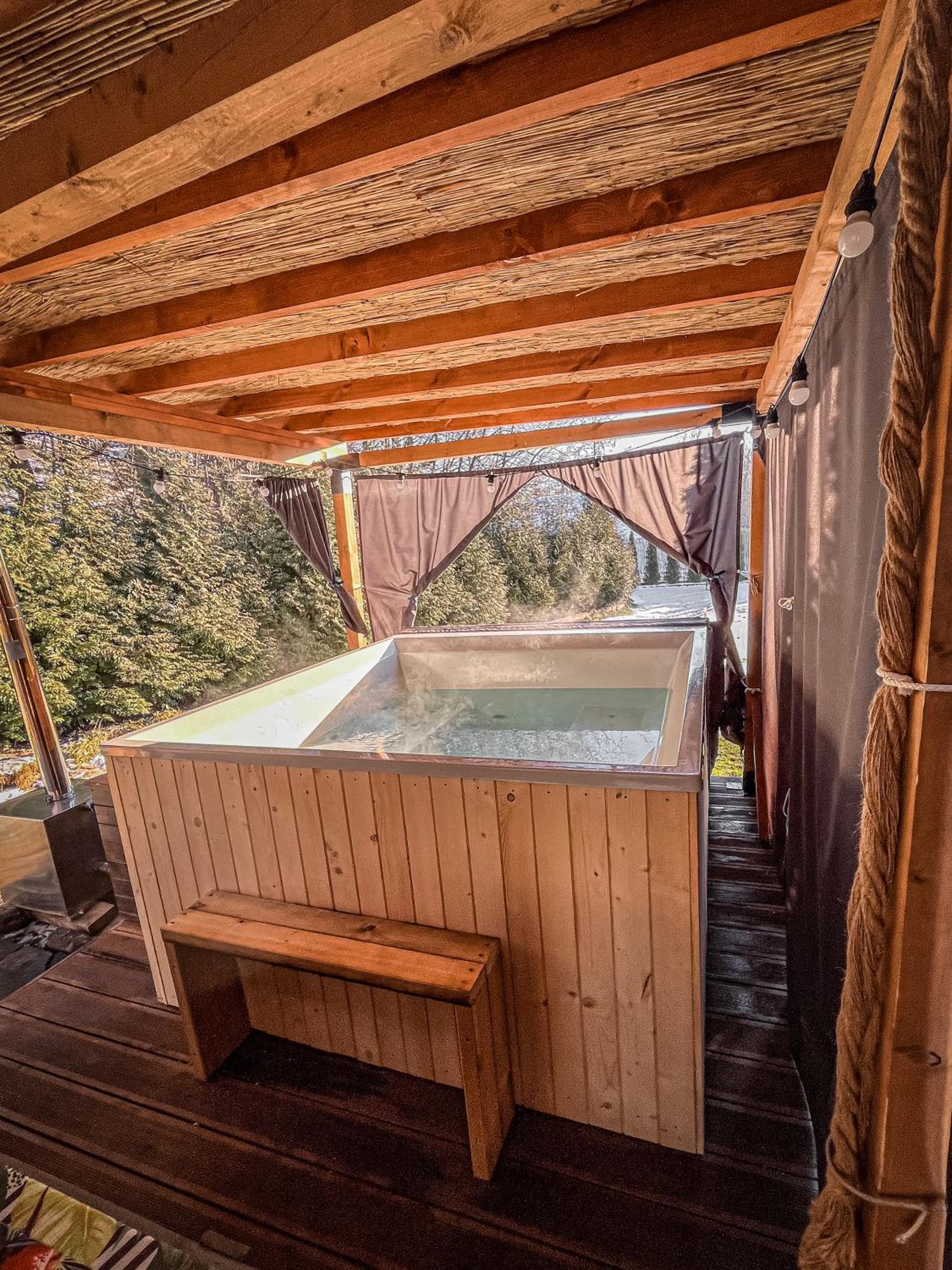 Aloha Glamp - Całoroczny glamping nad rzeką z prywatną balią - Stok narciarski, góry, lasy, sauna