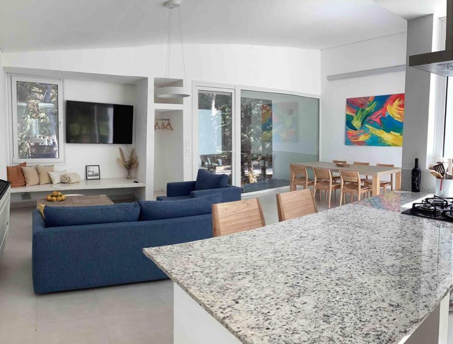 Casa en barrio Bosque Costa Esmeralda