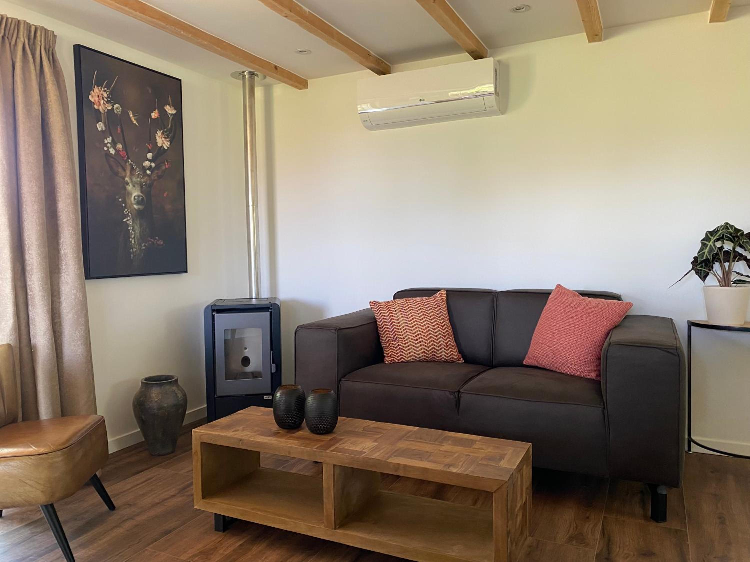 Luxe lodge met hottub op het platteland view 5