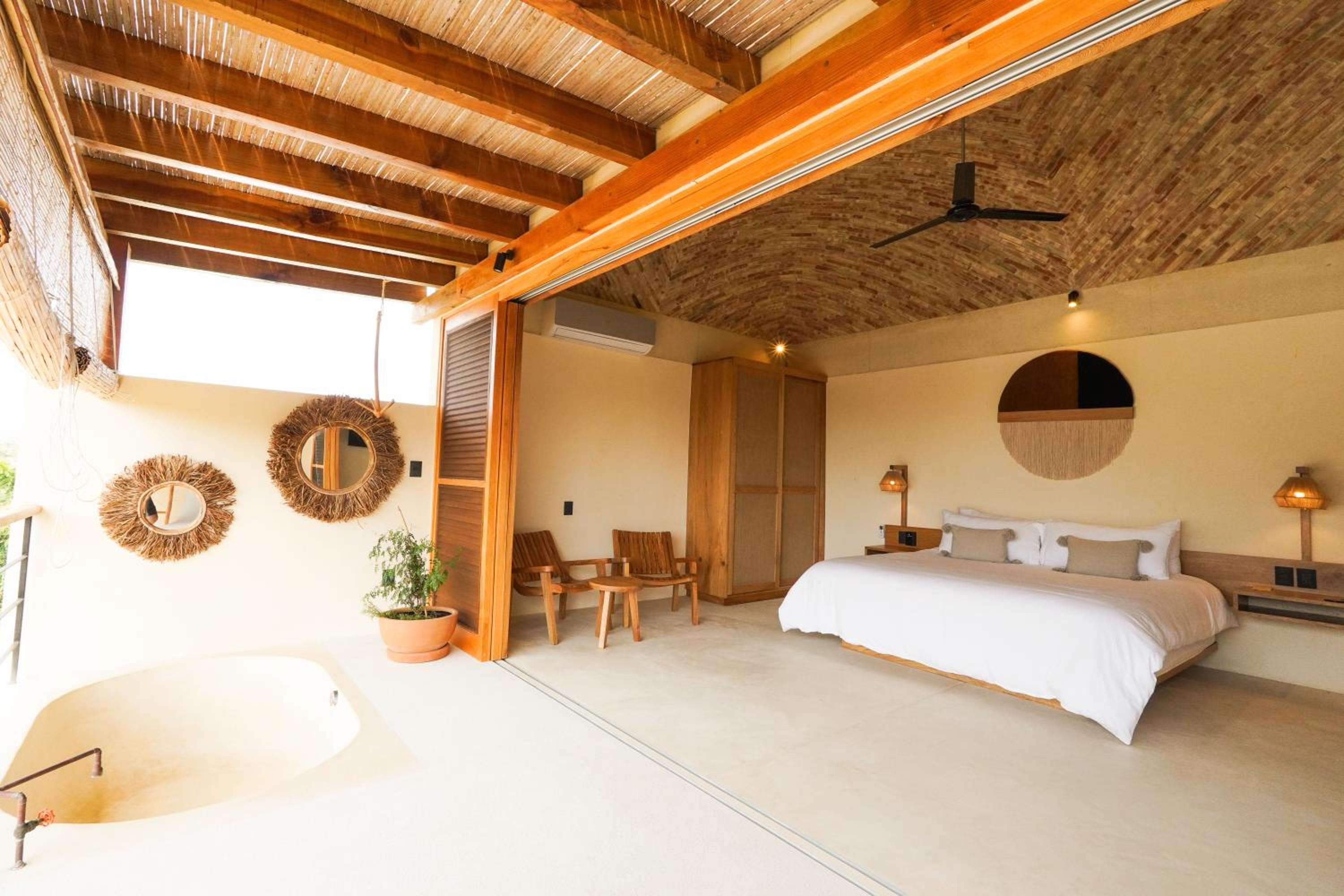Casa Borka LUXURY FULLY FURNISHED BEACH CONDOS WITH POOL