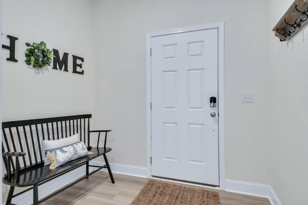 Modern townhome w/ Office Near Downtown Angier view 5