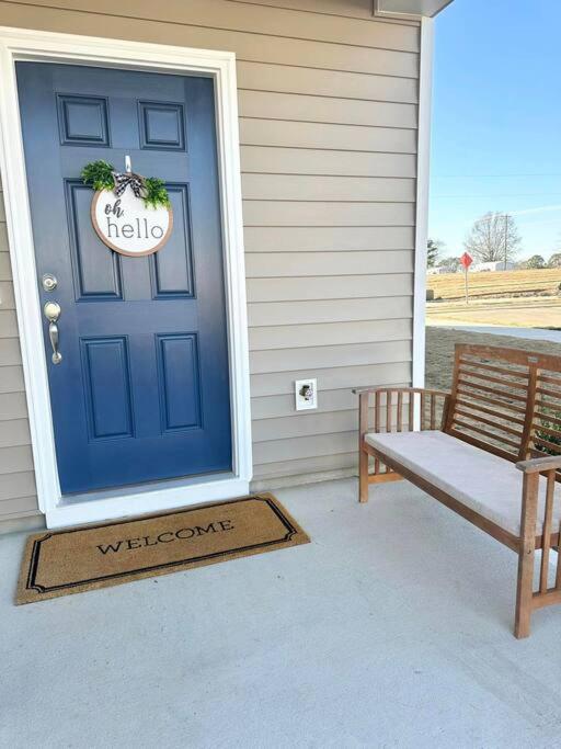 Modern townhome w/ Office Near Downtown Angier view 4
