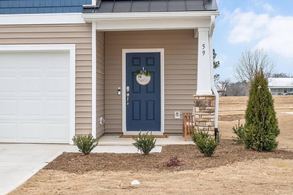 Modern townhome w/ Office Near Downtown Angier view 3