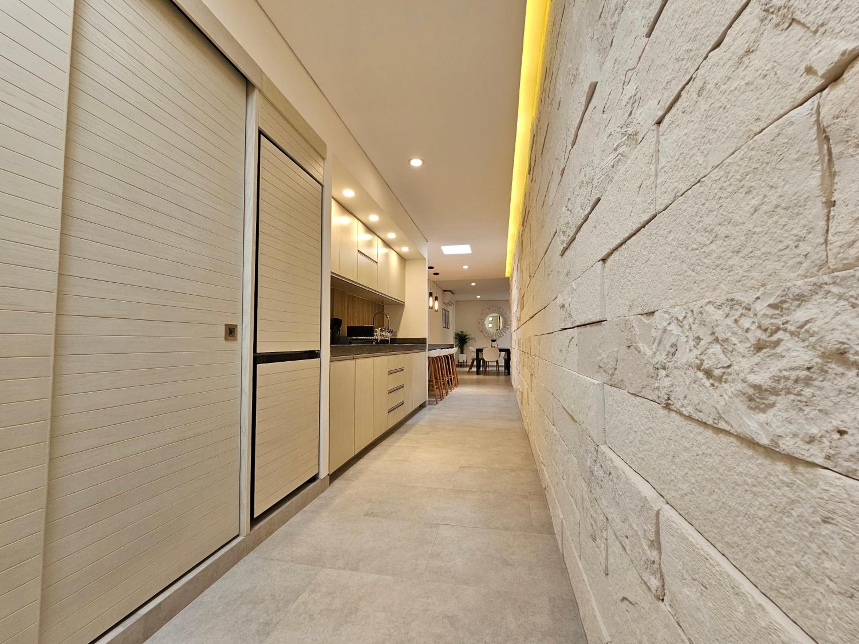 1st Luxury Warehouse