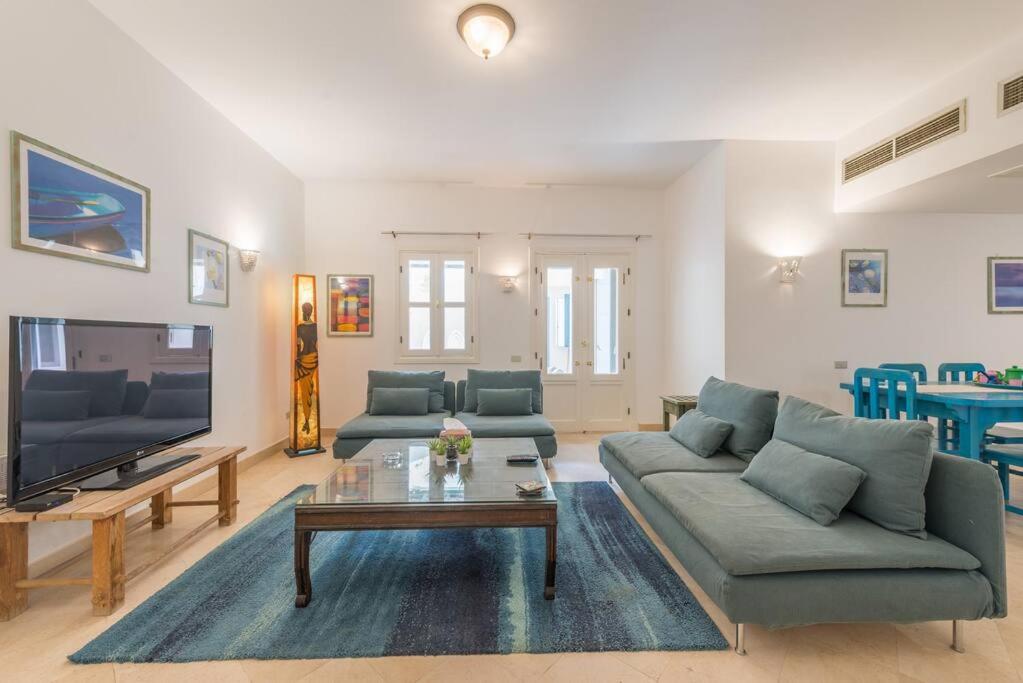 Abutig Marina flat ground floor