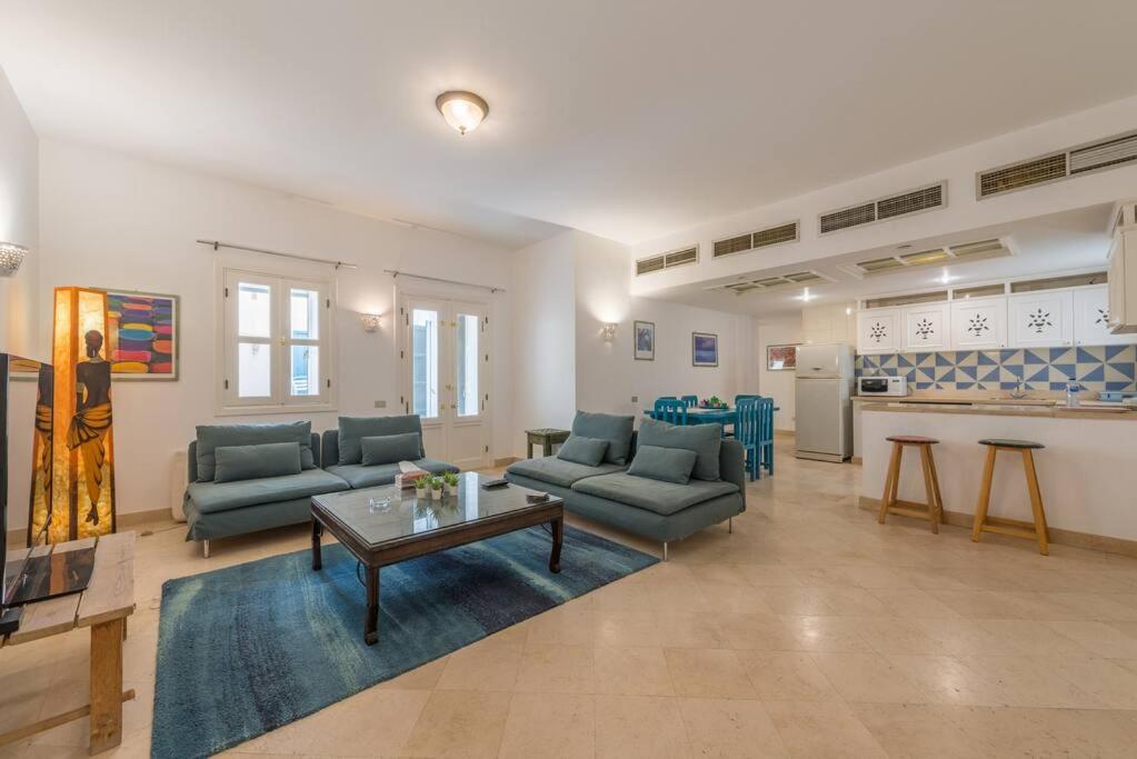 Abutig Marina flat ground floor