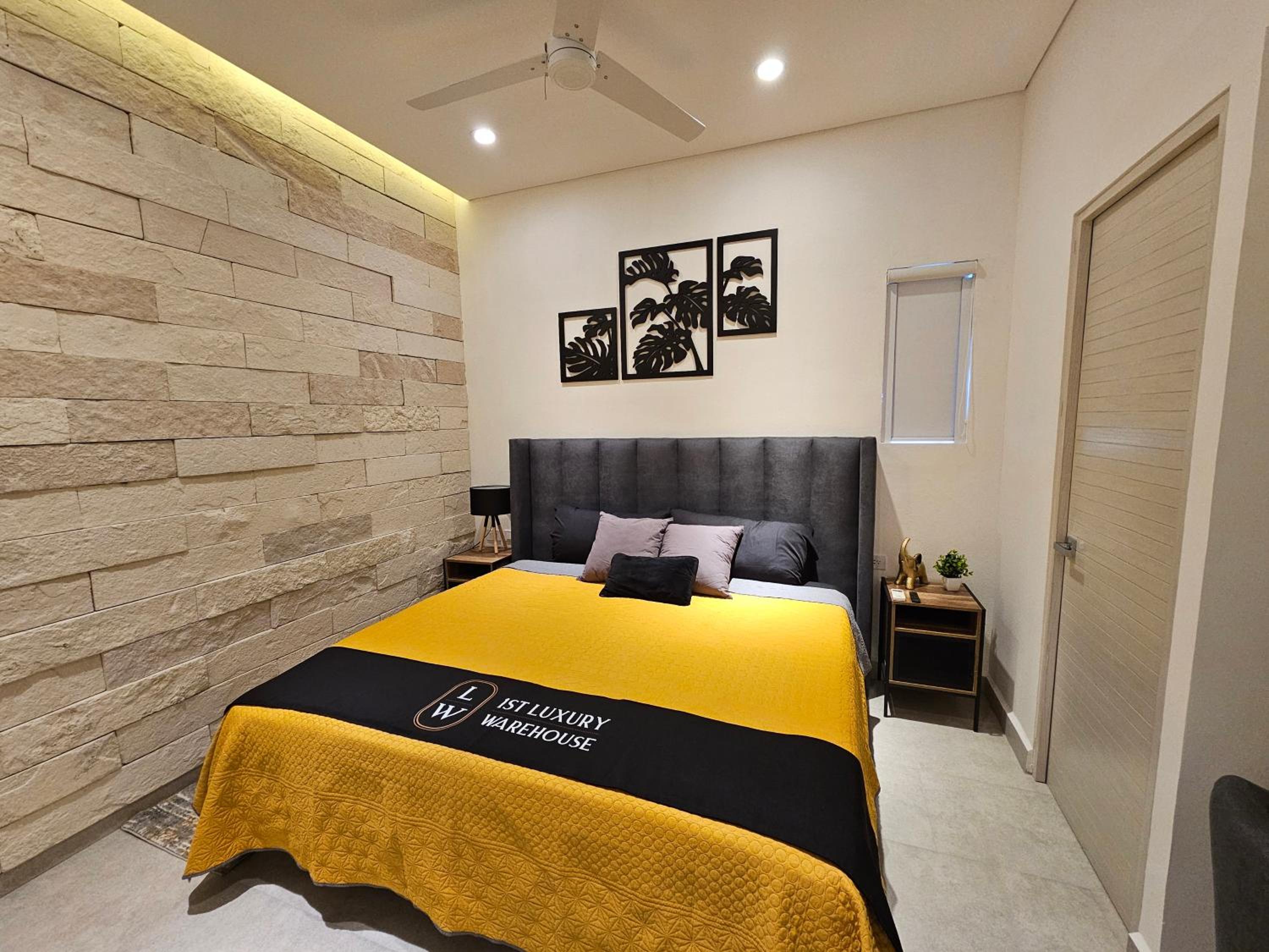 1st Luxury Warehouse