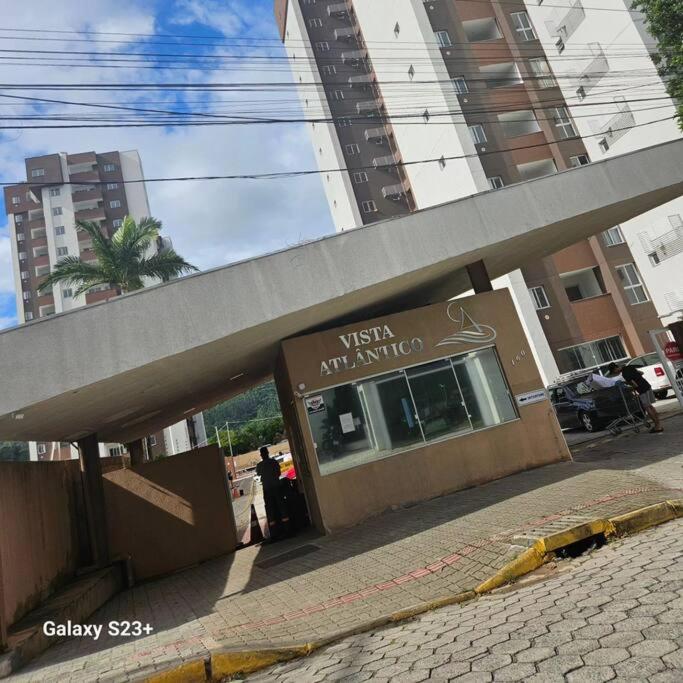 Apto aconchegante e novo.