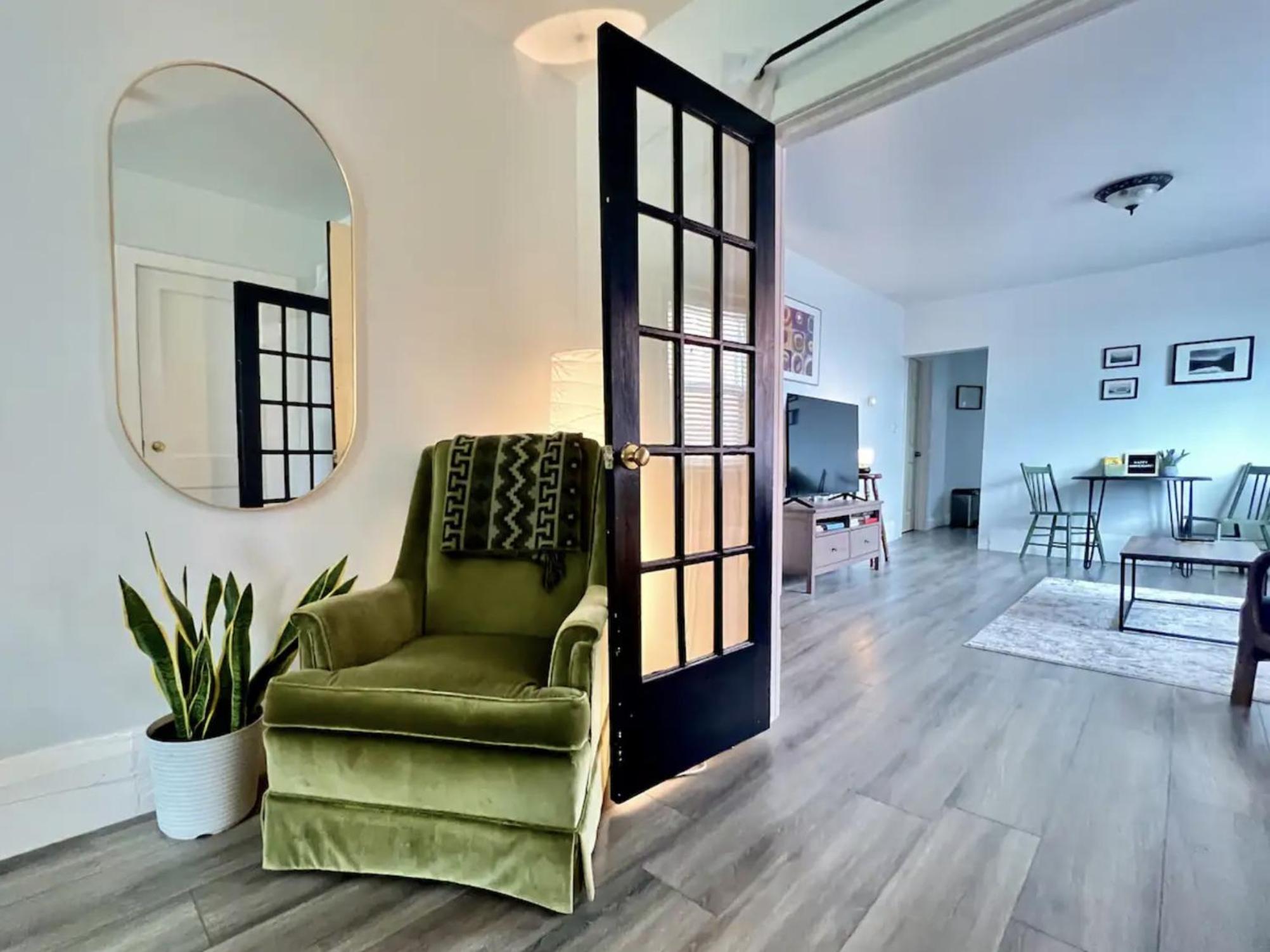 Barrie Vacations - One Bedroom Apartment Steps to Waterfront/Downtown Barrie - Property Image 12