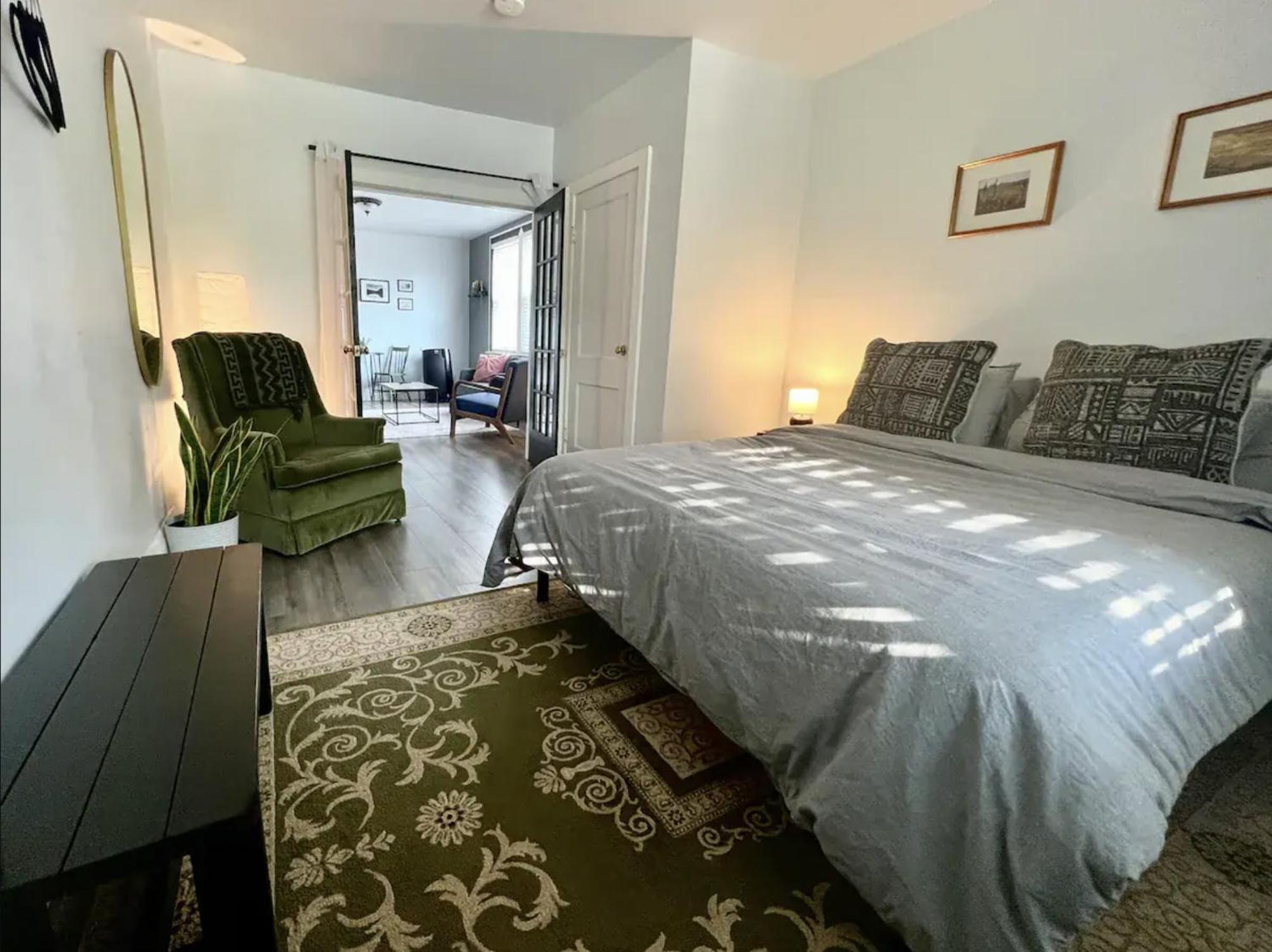 Barrie Vacations - One Bedroom Apartment Steps to Waterfront/Downtown Barrie - Property Image 2