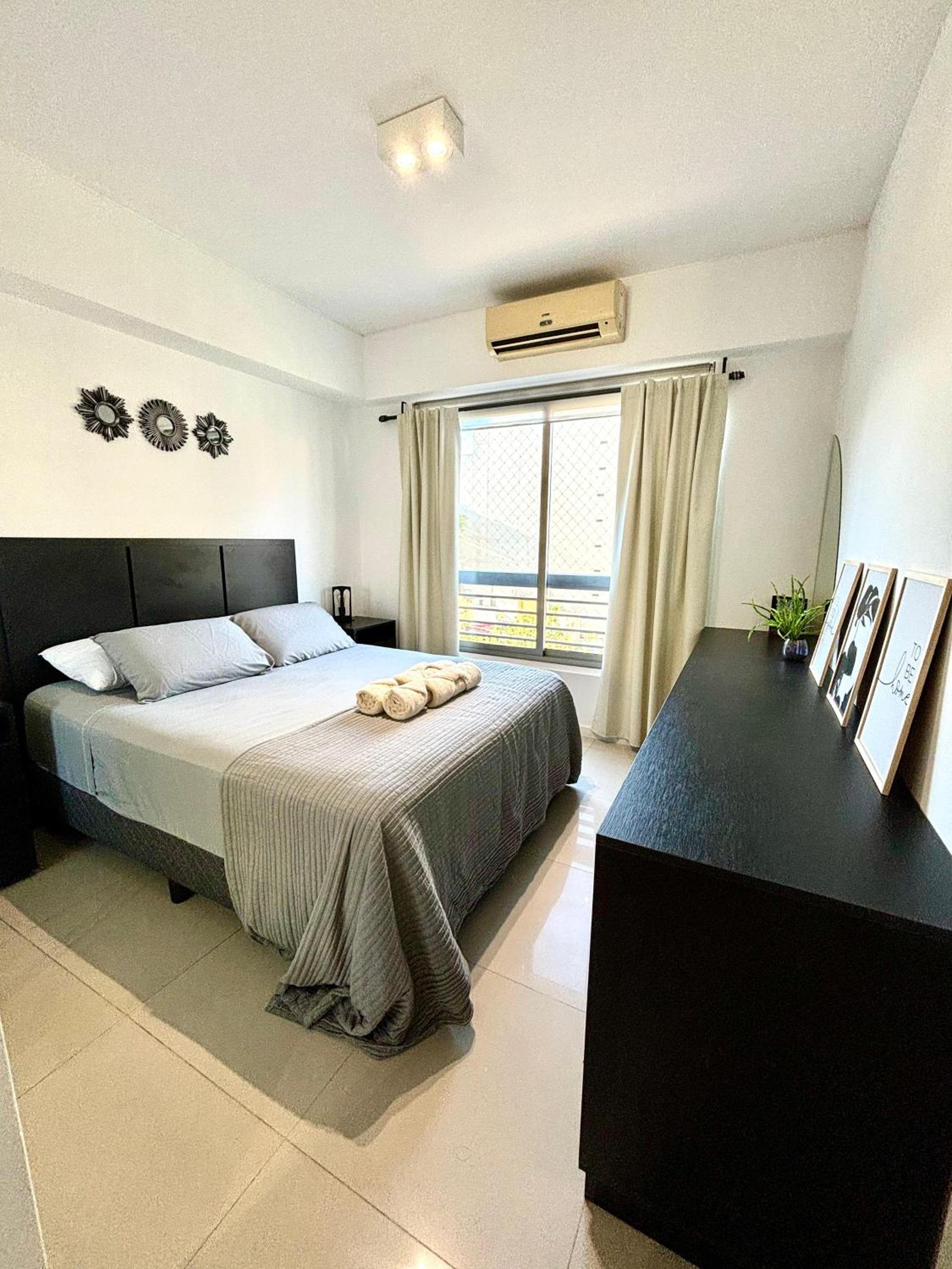 Bright modern apartment with full amenities and parking with 24hs security