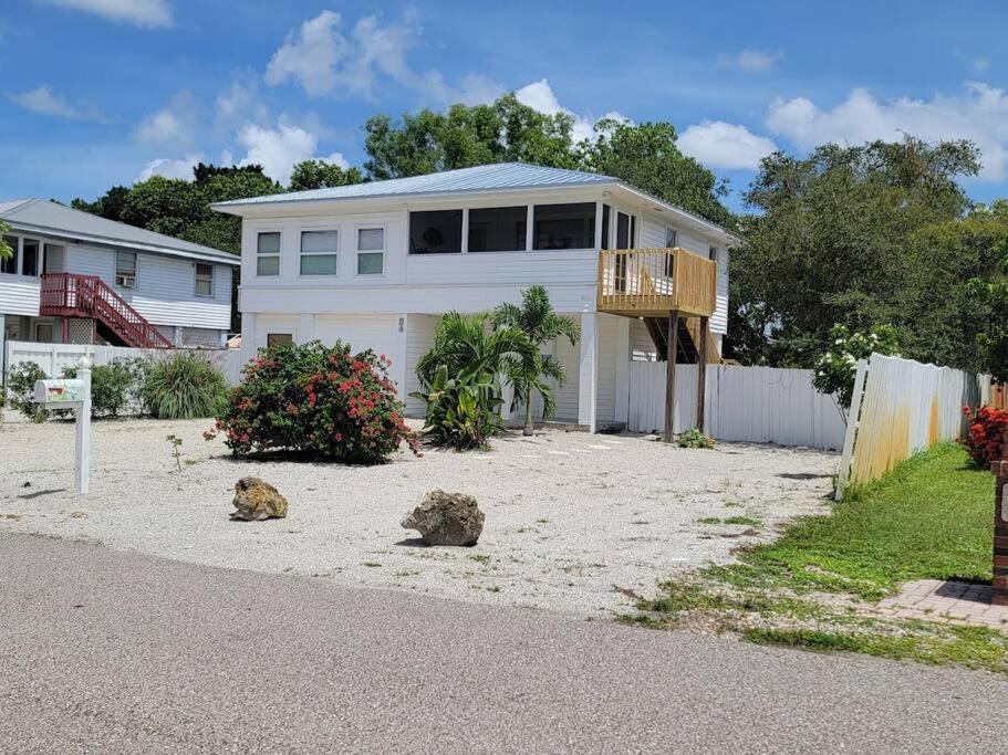 Hotel Pelican Fresh Entire Unit Kit Washer Dryer Upstairs 3Mi to Beach - Image 1