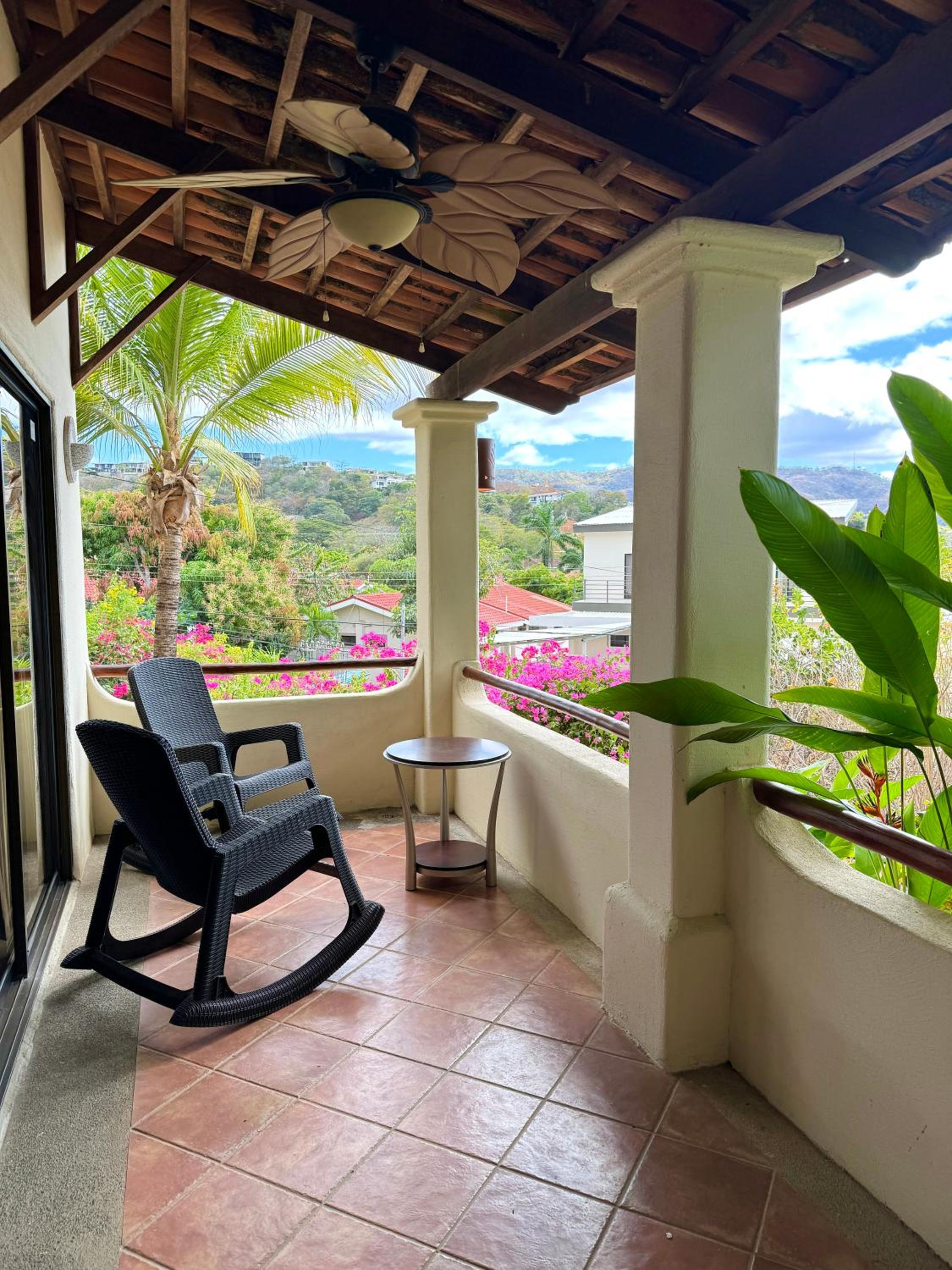 Breezy Paradise 2 bed2bath with mountain view