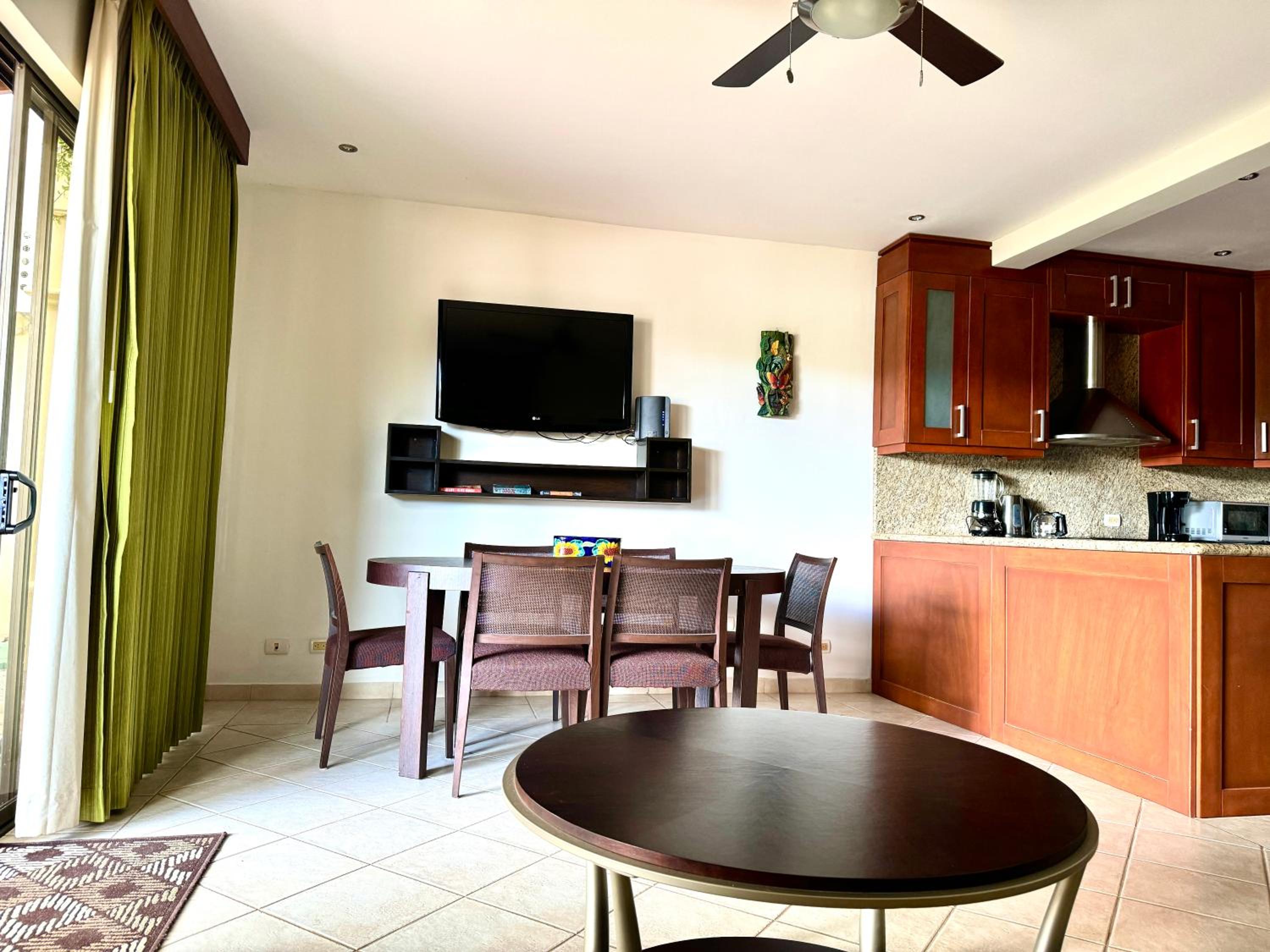 Breezy Paradise 2 bed2bath with mountain view